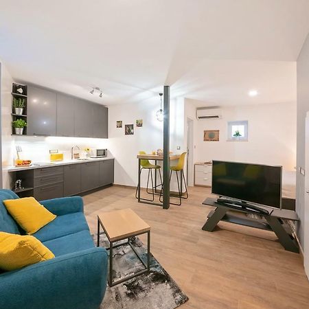 Mariva Downtown Studio Ровінь Екстер'єр фото