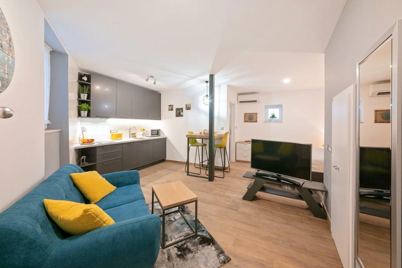 Mariva Downtown Studio Ровінь Екстер'єр фото
